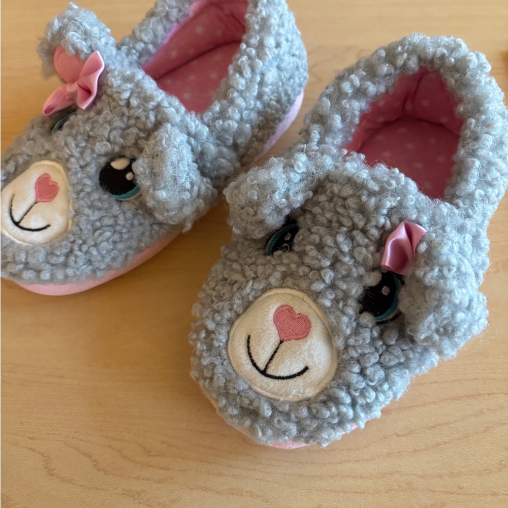 Wonder Nation Gray and Pink Kids Slippers
